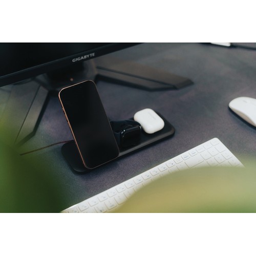 Urban Vitamin Torrance 3 in 1 magnetic 15W charger