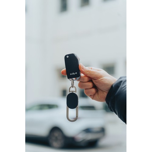 Keyfinder keychain with worldwide locating and USB C