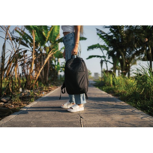 Swiss Peak AWARE™ modern 15.6" laptop backpack