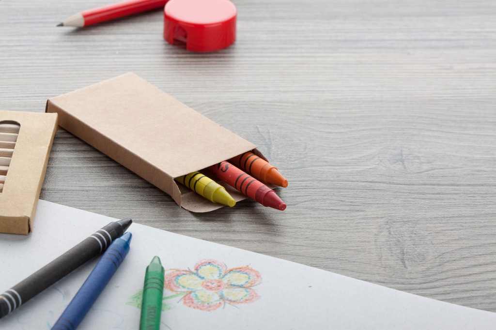 6 waskrijtjes in een kartonnen doosje #1